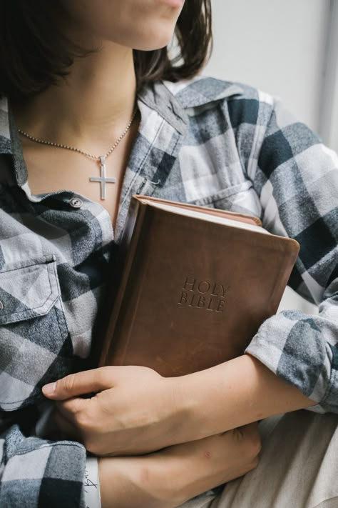 6 Bible Verses That Reveal Profound Truths About God's Love For Us Morning Bible Reading, Christian Aesthetics, Close To God, Life Bucket List, Feel So Close, Come Unto Me, Attributes Of God, Powerful Scriptures, Pastors Wife