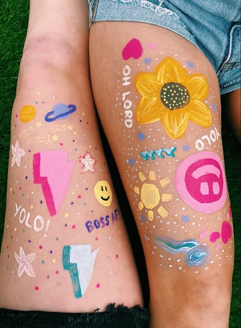 Summer Leg Painting Ideas, Summer Chalkboard Art, Summer Legs, Summer Vsco, Leg Painting, Leg Art, Skin Paint, Fun Sleepover Ideas, Painting Tattoo