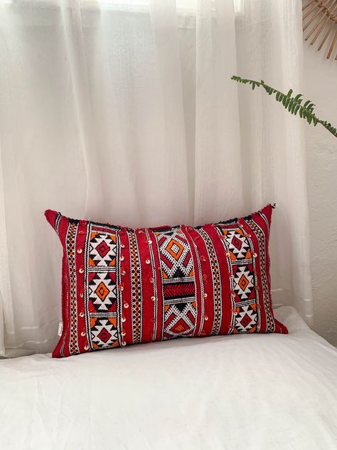 Moroccan Kilim Pillow Cover, Wool Pillow, Handwoven Kilim, Boujaad Pillow Old Sheets, Moroccan Kilim, Rug Cleaner, Cactus Silk, Wool Pillow, Fedex Express, Handwoven Kilim, Wool Pillows, Rag Rug