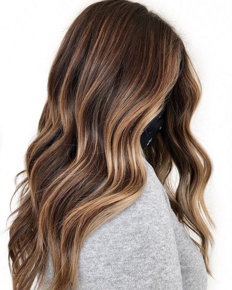 CT HAIR COLOR SPECIALIST on Instagram: “Chocolate caramel drizzle 🍫 Formula: Roots- @joico age defy 6npa+ 5npa+ & 20 vol Teasy lights- @schwarzkopfpro blonde me with 20 & 30 vol…” Teasy Lights, Caramel Drizzle, Hair Color And Cut, Hair Crush, Chocolate Caramel, Age Defying, Hair Colors, Caramel, Hair Color