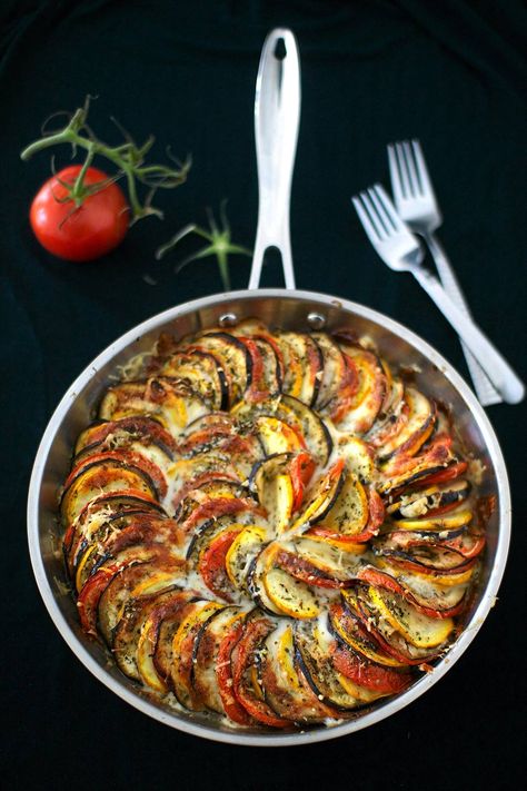 Confit Byaldi, Ratatouille Recipe, Food Critic, Healthy Food Motivation, Think Food, Food Recepie, Food Obsession, Interesting Food Recipes, Pretty Food