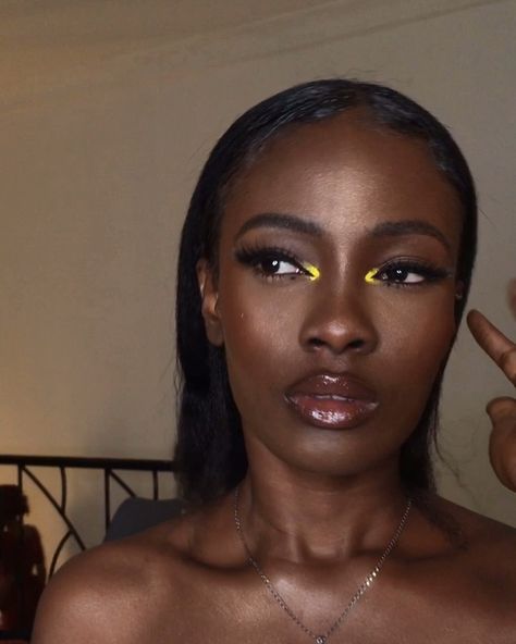 Yellow Eye Makeup Dark Skin, Dark Skin Makeup Ideas, Soft Glam With Pop Of Color, Yellow Prom Makeup, Soft Glam Makeup Bridal, Makeup For Yellow Outfit, Yellow Makeup Ideas, Pop Of Color Makeup, Pop Of Color Eyeshadow