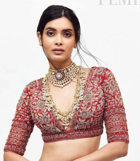 Embroidered blouse designs for royal brides-to-be - Fab Weddings Sari Blouses, Blouses Work, Latest Blouse Designs, Designs Blouse, Golden Blouse, Blouse Back Neck, Saree Jackets, Glass Heels, Embroidery Blouses