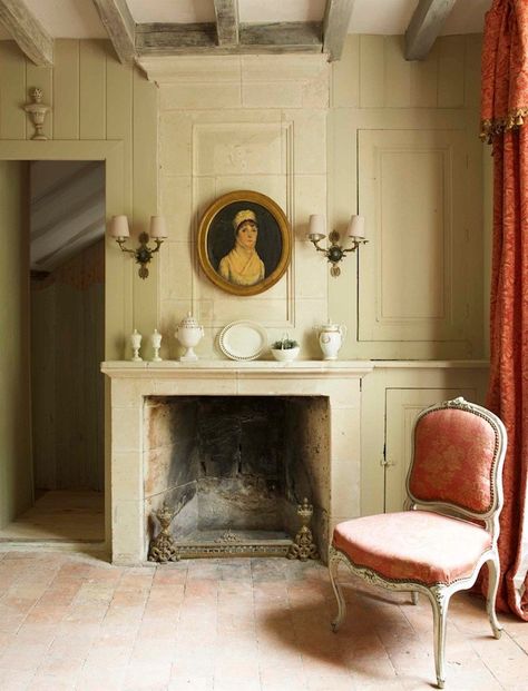 english-georgian-fireplace-with-cupboard - historical home 1800s Decor, Historical Home Renovation, Georgian Fireplaces, Georgian Mansion, Georgian Interiors, Country House Interior, Georgian Homes, French Country Cottage, French Interior