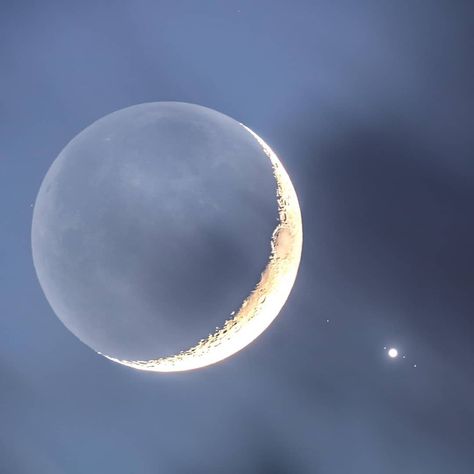 Photos of Space — Moon, Jupiter and its Gallilean moons. Astronomical Twilight, Pretty Moon, Moon Rituals, Book Theme, Pisces Moon, Moon Aesthetic, Planetary Science, Ethereal Aesthetic, The Moon Is Beautiful