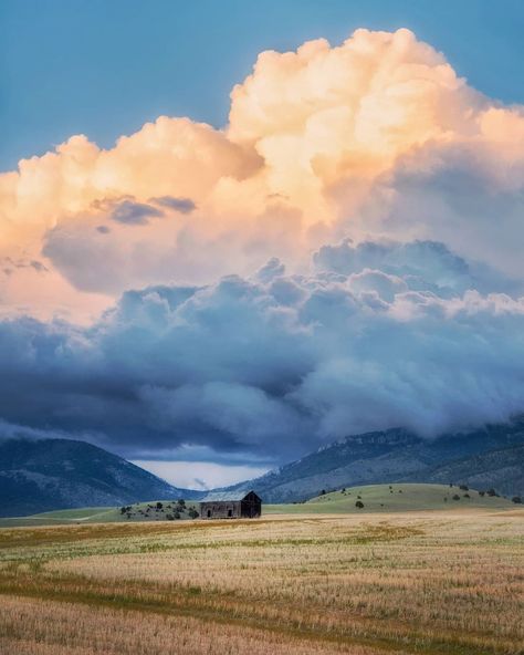 Kurtis Minster on Instagram: “Last night's sunset was one for the books. We expected nothing, but were met with wildflowers, rain and dramatic clouds in every direction.…” Landscape With Clouds, Dramatic Clouds, Dramatic Clouds Photography, Storm Clouds Over Mountains, Nature Republic, Sunset Above The Clouds, Sunset Above Clouds, Nature View, Nature Girl