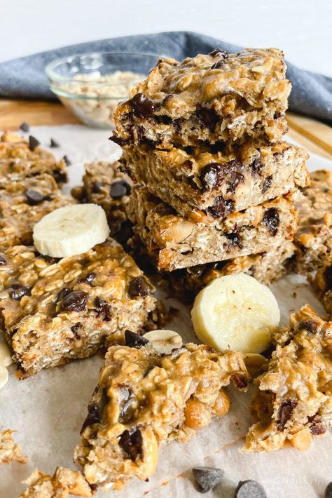 Hockey Snacks, Protein Breakfast Bars, Banana Chocolate Chip Bars, Bariatric Breakfast, Oat Bars Healthy, Healthy Protein Desserts, Banana Oatmeal Bars, Oats Protein, Oat Bar Recipes