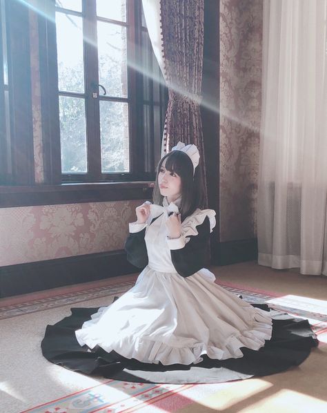 Maid Holding Tray Reference, Maid Photoshoot, Maid Uniform, Maid Cosplay, Female Pose Reference, French Maid, Maid Outfit, Cat Boys, Maid Dress