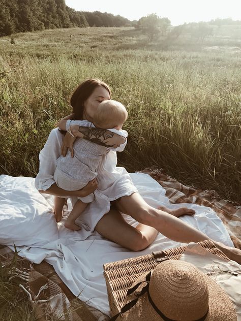 Mommy And Me Photo Shoot Field, Mom And Son Aesthetic Vintage, Mom And Son Picnic Photoshoot, Mother Son Field Pictures, Son Mom Photoshoot, Family Photos Mood Board, Picnic Blanket Photoshoot, Vintage Motherhood Aesthetic, Mommy Son Pictures Outdoor