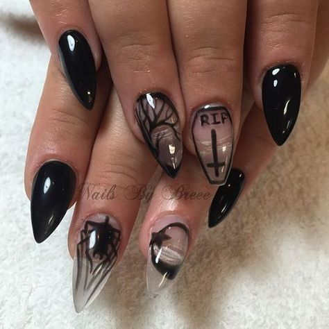 Rip Nails, Gothic Nail Art, Halloween Nail Art Easy, Halloween Nails Diy, Witch Nails, Halloween Nails Easy, Witchy Nails, Goth Witch, Gothic Nails