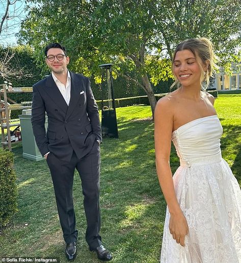 Sofia Richie celebrates first wedding anniversary with Elliot Grainge Sophia Richie Wedding Dress, Sophia Richie Wedding, Sofia Richie Wedding, Elliot Grainge, Sophia Richie, Wedding Reception Menu, First Wedding Anniversary, Sofia Richie, Dream Dresses