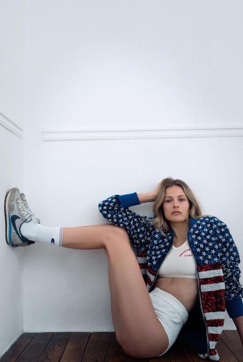 Edita Vilkeviciute Vogue Paris Sporty Fashion Editorial Athleisure Editorial, Paris Poses, Home Editorial, Sport Editorial, Editorial Vogue, Edita Vilkeviciute, Sporty Chic Style, Vogue France, Model Pose