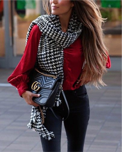 Jumper Outfit Winter, Red Jumper Outfit, Red Trousers Outfit, Blanket Scarf Outfit, Red Shoes Outfit, Houndstooth Scarf, Red Jumper, Jumper Outfit, Scarf Outfit