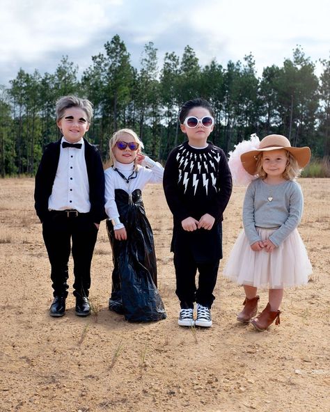 Sew Halloween Costume, Rose Costume, Schitt's Creek, The Emmys, Schitts Creek, Rose Family, Group Costumes, Family Halloween Costumes, Family Halloween