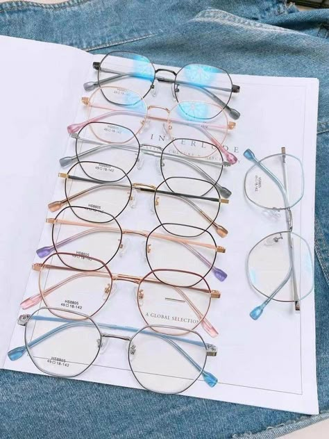 Specs Frames Women, Glasses Frames For Girl, Clear Glasses Frames Women, Glasses Women Fashion Eyeglasses, Koleksi Makeup, Cute Glasses Frames, Glasses Frames Trendy, Classy Glasses, Fancy Glasses