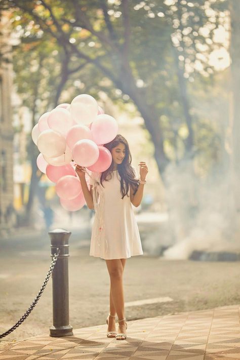 Prom Photography Poses, Balloons Photography, Instagram Couples, New Branding, Sisters Photoshoot, Paris Photography, Dance Photos, Photography Poses Women, Like Comment Share