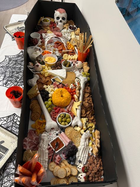 Our 5’coffin charcuterie for the office party Coffin Charcuterie Board, Coffin Charcuterie, Rip Birthday, Halloween Crafts Diy Projects, Halloween Themed Snacks, Charcuterie Party, Themed Snacks, Halloween Charcuterie, Halloween Party Drinks