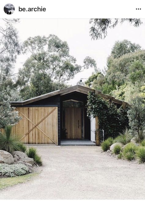 Backyard Cottage, Modern Renovation, Log House, Modern Monochrome, Beach Retreat, Modern Beach House, Eco House, Australian Homes, Seaside Towns