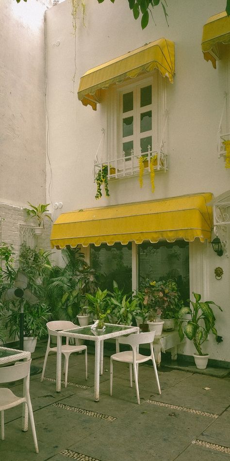 #cafe #Varanasi #aesthetic Yellow Cafe Aesthetic, Vaishnavi Core, Varanasi Aesthetic, Varanasi Photography Beautiful, Varanasi Photography, Story Insta, Cafe Door, Yellow Doors, Cozy Cafe