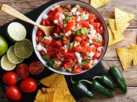 Wonderful Salsa Recipe, Chunky Salsa Recipe, Pico Recipe, Mojo Sauce, Food Safety Tips, Homemade Salsa Recipe, Fresh Tomato Salsa, Plantain Chips, Copykat Recipes