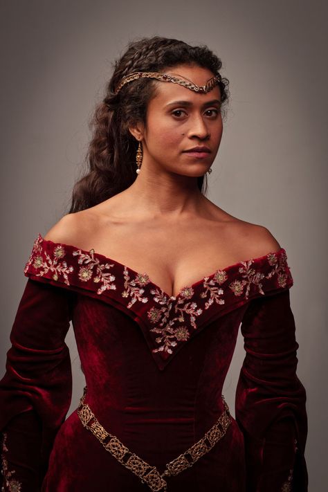 Lancelot And Guinevere, Angel Coulby, Merlin Show, Merlin Series, Merlin And Arthur, Arthur Pendragon, Red Velvet Dress, Tom Ellis, Reference Photos