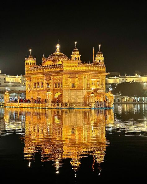 Golden Temple Amritsar Hd Wallpaper, Guru Wallpaper, Golden Temple Wallpaper, Temple Poster, Golden Temple Amritsar, Baby Print Art, New Profile Pic, Gurbani Quotes, View Wallpaper