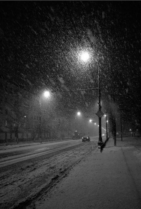 Snowy Night, Dark Landscape, Dark Nature Aesthetic, Winter Images, Dark City, Dark Pictures, Pop Art Wallpaper, Dark Winter, Winter Wallpaper