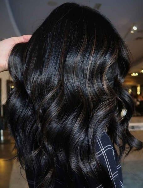 Black Hair Balayage, Dark Brunette Hair, Brown Hair Inspo, Brunette Balayage, Black Hair With Highlights, Dark Hair With Highlights, Best Hair Salon, Brown Hair Balayage, Winter Hair Color