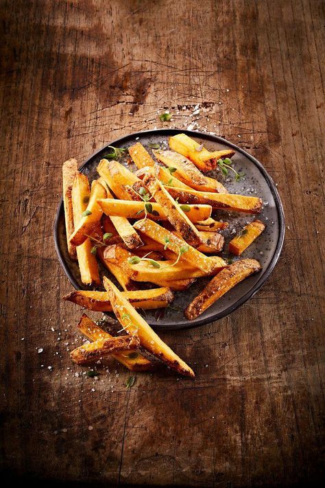 Chips Photography, Pub Snack, Food Photography Lighting, Lunch Inspiration, Menu Inspiration, Food Fantasy, Pub Food, Food Photography Styling, Food Trends