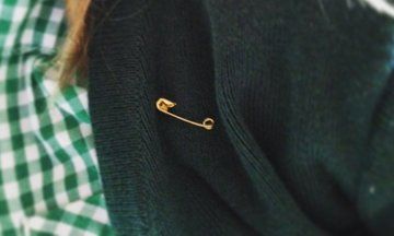 People Are Making A Statement By Wearing Safety Pins After Brexit Safety Pins, Safety Pin, To Tell, How To Wear, Pins