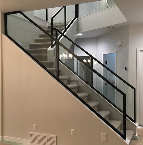 Interior Railings Vancouver - Aluminum Guardrail & Handrails (Commercial / Residential) - Metro Vancouver Railings Black Railing With Glass Panels, Black Glass Staircase, Indoor Glass Railings, Stairs Living Room, Stairs Furniture, Home Decorating Styles, Staircase Glass, Glass Staircase Railing, Modern Adobe