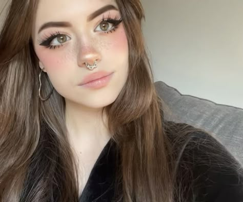 Hannahowo Makeup, Hannah Owo Makeup, Cute Egirl Makeup, Egirl Eye Makeup, Soft Egirl Makeup, Egirl Makeup Soft, Egirl Makeup Looks, Hannah Owo, E Girl Makeup