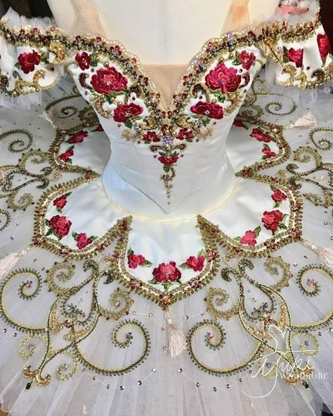 Vestido Charro, Ballet Costumes Tutus, Charro Quince, Xv Dresses, Quince Dresses Charro, Charro Quinceanera Dresses, Mexican Quinceanera Dresses, Quinceanera Themes Dresses, Red Quince