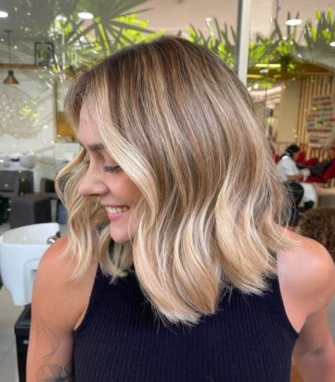 50 Different Blonde Hair Color Ideas for the Current Season Autumn Blonde Hair Short, Blond Around Face, Soft Rooted Blonde, Caramel Blonde Long Bob, Honey Blonde Hair On Fair Skin, Short Blonde Hair Wavy, Caramel Blonde Hair Short, Fall Blonde Bob, Fall Blonde Short Hair