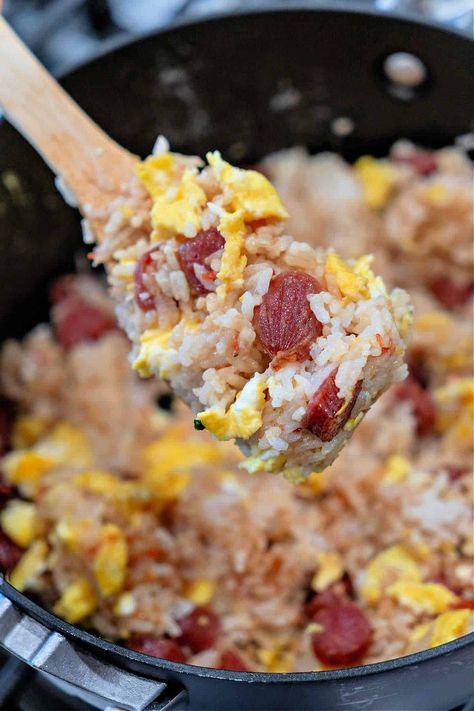 Easiest Chinese sausage fried rice ever! How to make homemade fried rice with Chinese sausage slices, egg and mixed vegetables if you like. Fried Rice Seasoning, Homemade Fried Rice, Sausage Dinner, Chinese Sausage, Seasoned Rice, Dinner Recipes For Kids, Fried Rice Recipe, Sushi Rice, Mixed Vegetables