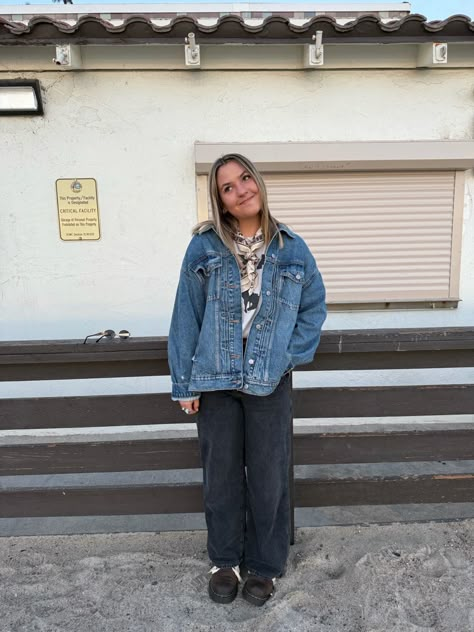 #ootd #fashion #aesthetic #california #cute Outfits With A Denim Jacket, Fuzzy Jean Jacket Outfits, Oversized Denim Jacket Outfit Aesthetic, Denim Button Up Outfit, Jean Button Up Shirt Outfit, Jean Jacket Outfits Aesthetic, Sherpa Jean Jacket Outfit, Outfits With Jean Jacket, San Francisco Aesthetic Outfits