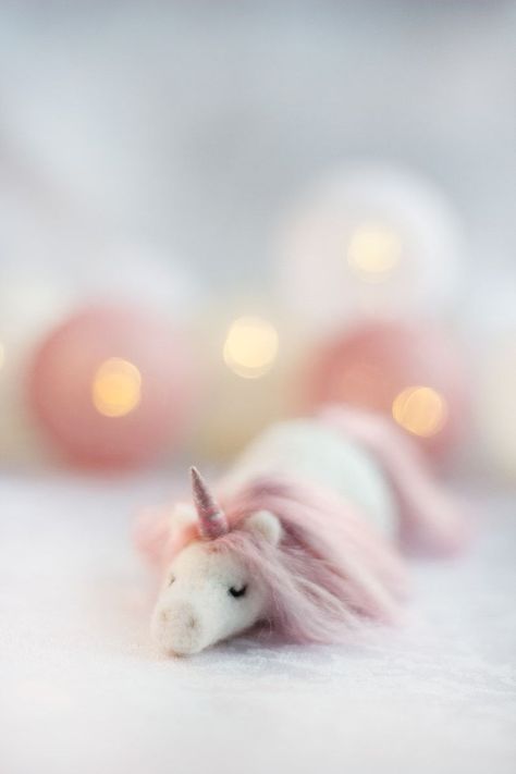 Unicorn Sculpture, Small Blue Flowers, Oak Windows, Fantasy Sculpture, Fantasy Unicorn, Needle Felting Tutorial, Dry Felting, Unicorn Ornaments, Needle Felting Diy