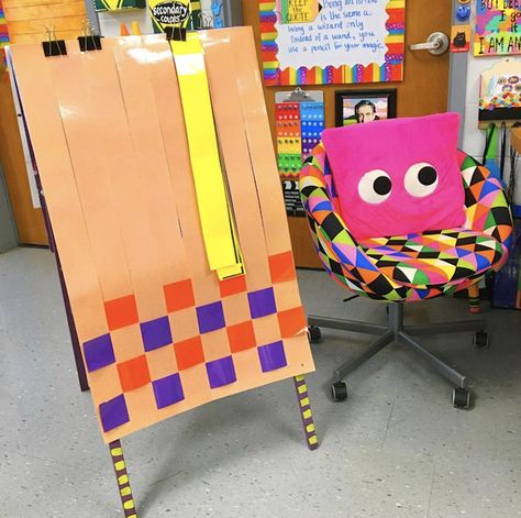 Cassie Stephens: In the Art Room: Weaving with First Grade Kindergarten Art Crafts, Elementary Art Rooms, First Grade Art, Kindergarten Art Lessons, Cassie Stephens, Montessori Art, Fiber Art Projects, Outfit Photos, Classroom Art Projects