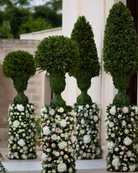 Italian Floral Arrangements, Unique Event Decor, Floristry Design, Green Wedding Inspiration, Modern Wedding Venue, Wedding Lounge, Wedding Planning Decor, Italian Garden, Luxury Wedding Venues