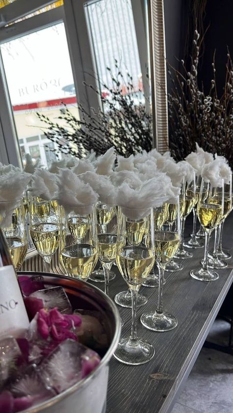 Champagne Table Wedding, Beauty Motivation, Cocktail Party Decor, Candy Cotton, 18th Birthday Decorations, 21st Bday Ideas, Engagement Dinner, Beachy Wedding, Birthday Dinner Party