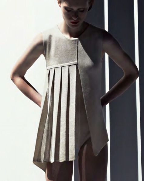 Stoll Trend Collection S/S 2013, Architectural Knits. via Knitting Industry Architectural Fashion, Sculptural Fashion, Mode Tips, Geometric Fashion, Couture Mode, Architecture Fashion, Chi Chi, Looks Style, Mode Inspiration