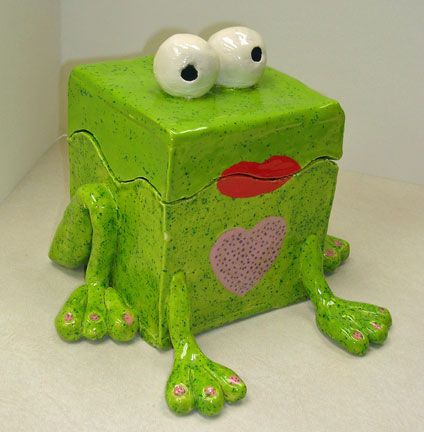 Lidded frog box created by one of my students. Box is 6X6X6inches. Clay Box Designs, Pandora Box Ceramics, Pandoras Box Ceramics, Clay Slab Box Ideas, Elementary Clay, Clay Containers, Frog Box, Box Sculpture, Ceramic Containers