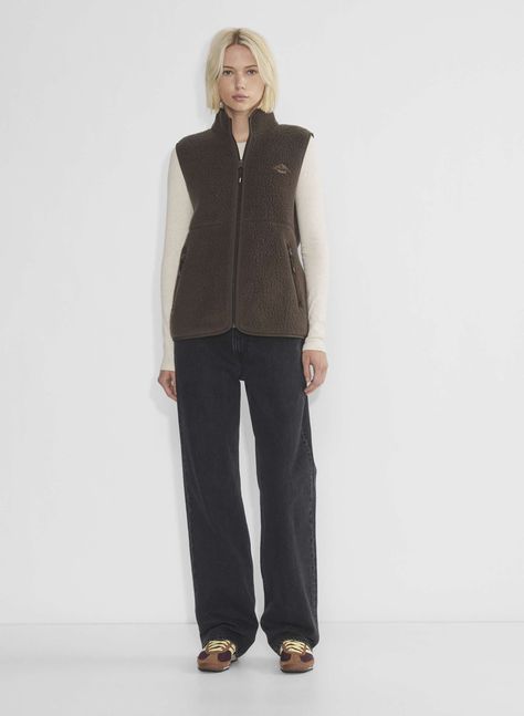 Aritzia Vest, Fleece Vest Outfit, Aritzia Outfit, Thermal Vest, Tailored Coat, Fall Denim, Mock Neckline, Vest Outfits, Fleece Vest