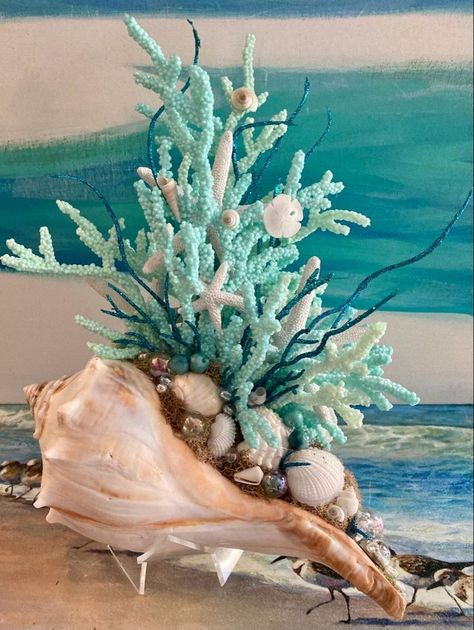 Beach Theme Flower Arrangements, Shell Centerpieces Table Decorations, Sea Decoration Ideas, Beach Crafts For Adults, Beach Centerpieces Diy, Beach Arrangements, Beach Theme Centerpieces, Ocean Decorations, Blue Beach Decor