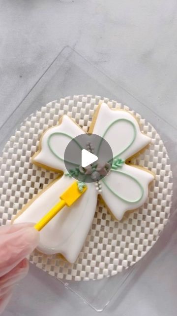 theflourgardenerMay 10, 2023 on : "It’s the time of year when lots of ceremonies are happening. This cross cookie is nice for baptisms, Holy communion or christenings. I ..." Confirmation Royal Icing Cookies, Cross Sugar Cookies Decorated, Cross Cookies Decorated Royal Icing, Communion Cookies Decorated, First Communion Cookies Decorated, Confirmation Cookies Decorated, Stick Cookies Decorated, Cross Cookies Decorated, 1st Communion Cookies