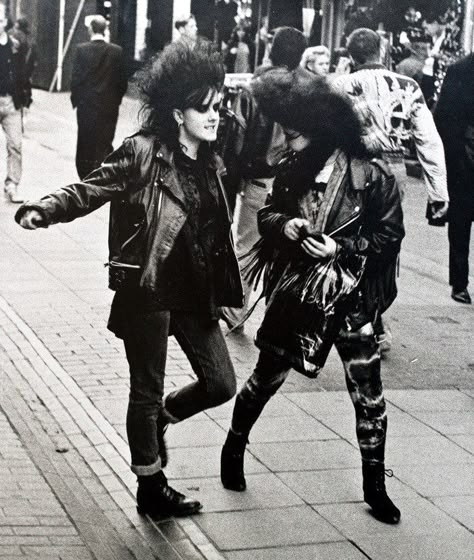 #goth #tradgoth #postpunk Dark Siders, 80s Goth, Dark Wave, 80s Punk, Goth Subculture, Goth Look, Punk Rocker, New Romantics