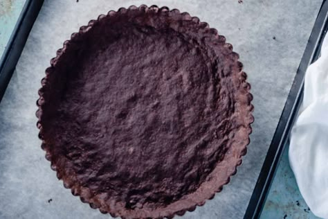 Easy Chocolate Shortbread Tart Crust - Blossom to Stem Chocolate Tart Crust, Butterscotch Custard, Banana Butterscotch, Bojon Gourmet, Kid Friendly Dessert, Tart Crust, Chocolate Shortbread, Cream Tart, Tarts Crust