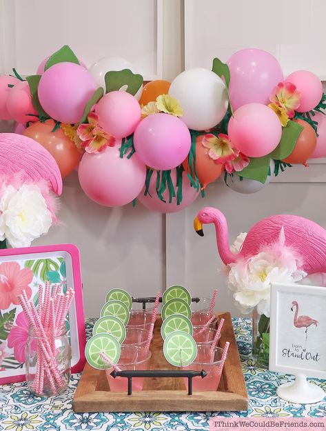 Cheap but Classy Flamingo Baby Shower Party Decoration Ideas all with Dollar Tree Items! Dollar Tree Birthday, Flamingo Diy, Tropisk Fest, Printable Flamingo, Flamingo Party Decor, Flamingo Themed Party, Princess Vintage, Beautiful Flamingo, Flamingo Baby Shower