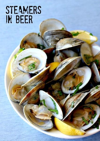 For apps or dinner, steamers in beer are healthy and delicious! No butter needed with all the flavor of the broth. How To Cook Steamers, Steamer Clam Recipes, How To Cook Clams, Steamed Clams Recipe, Steamed Clams, Clam Recipes, Steamer Recipes, Shellfish Recipes, Beer Recipes