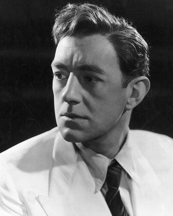 Alec Guinness, Septième Art, Actors Male, White Suit, Silent Movie, British Actors, Silver Screen, Famous Faces, White Photo